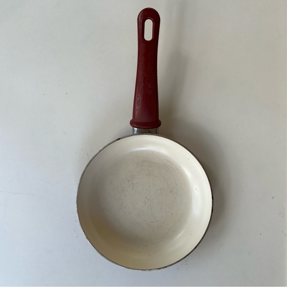 Small red frying pan - Picture 1 of 7